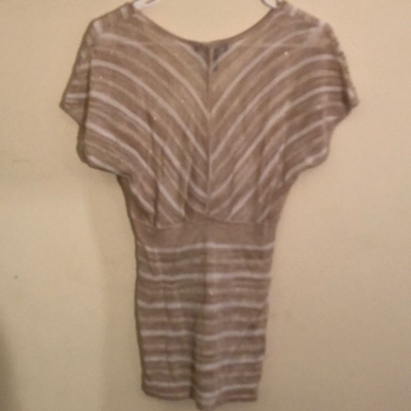 White & Black Market Woman’s Top Tan & wht. - Picture 2 of 5